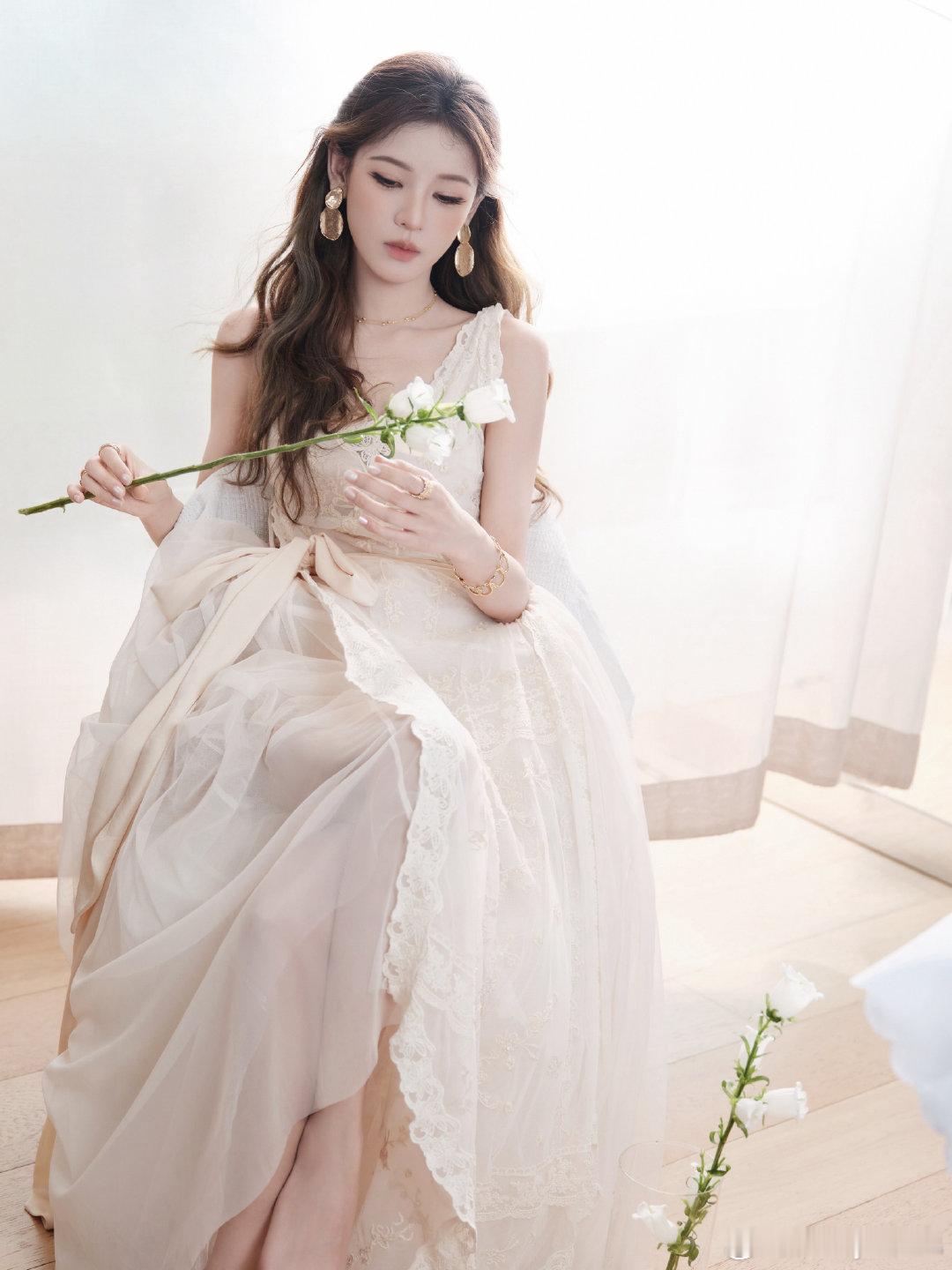 张予曦双片锤纹金属耳坠张予曦不规则水滴圆片耳坠张予曦毕雯珺总算说上话了双片锤纹金