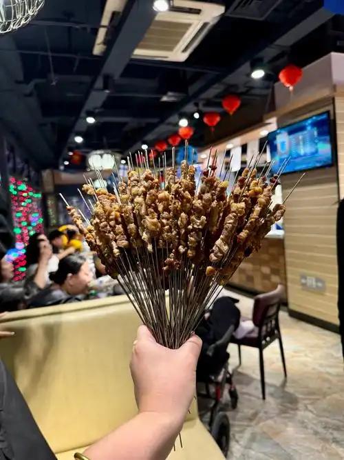最应该站出来反对天价世界杯转播费的，除了老百姓之外，应该是国内的烧烤行业。2