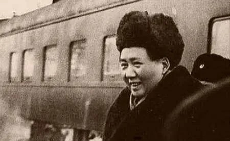毛主席访苏进入倒计时，为了迷惑敌人，铁道部共动用了三辆一模一样可以任意调换位置的