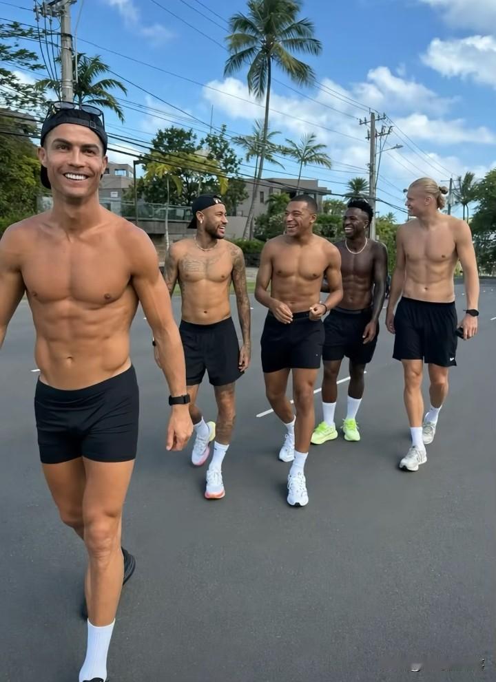 如果这群人组成一支球队，世界杯还有对手吗？C罗、内马尔、姆巴佩、哈兰德、维尼修