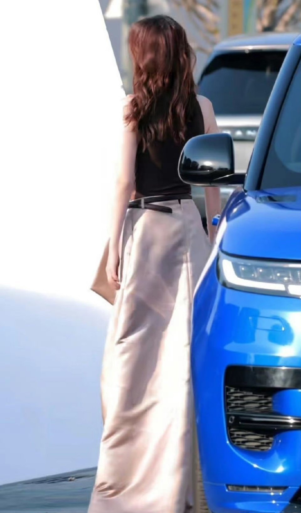 童瑶这造型背面看着很美，正面看怎么有点拉垮