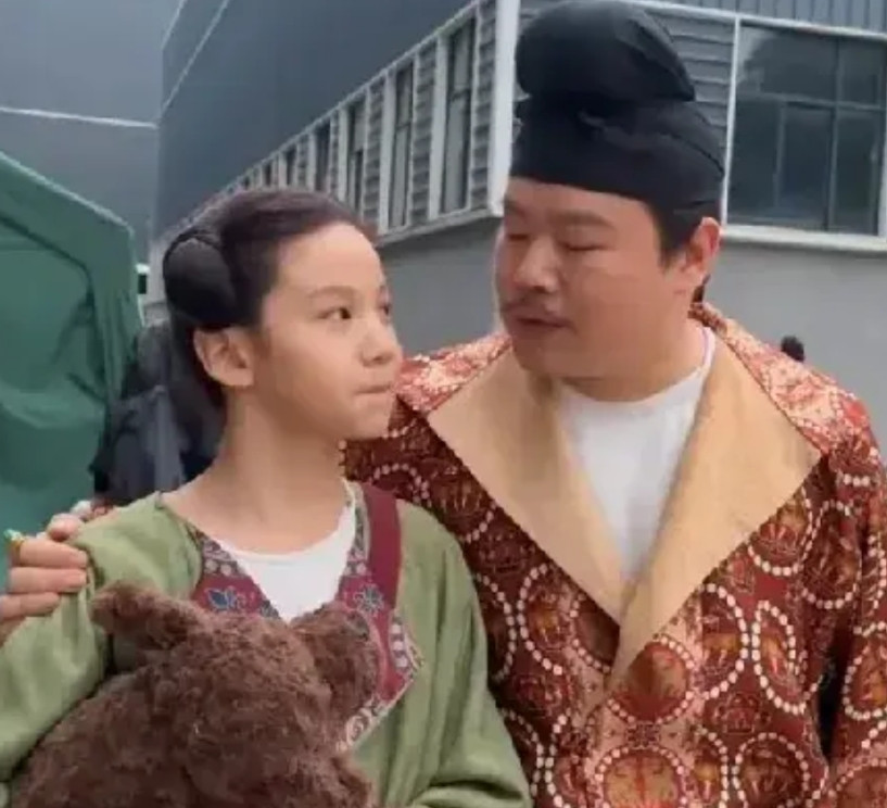 我就想问问，《长安的荔枝》中演狗儿的演员是男孩还是女孩？剧中的狗儿是个男孩，是郑