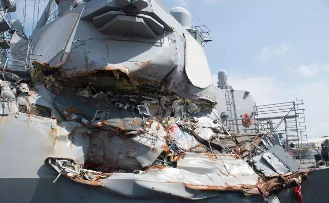 1969年，一艘美国驱逐舰，正在南海摸黑航行,突然一声惊天巨响，一个庞然大物冲过