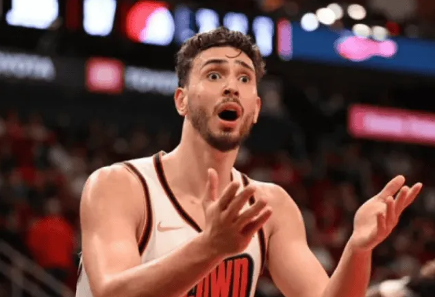 明日11点，火箭将在客场迎来NBA杯小组赛对阵勇士的比赛。目前，火箭打了15场