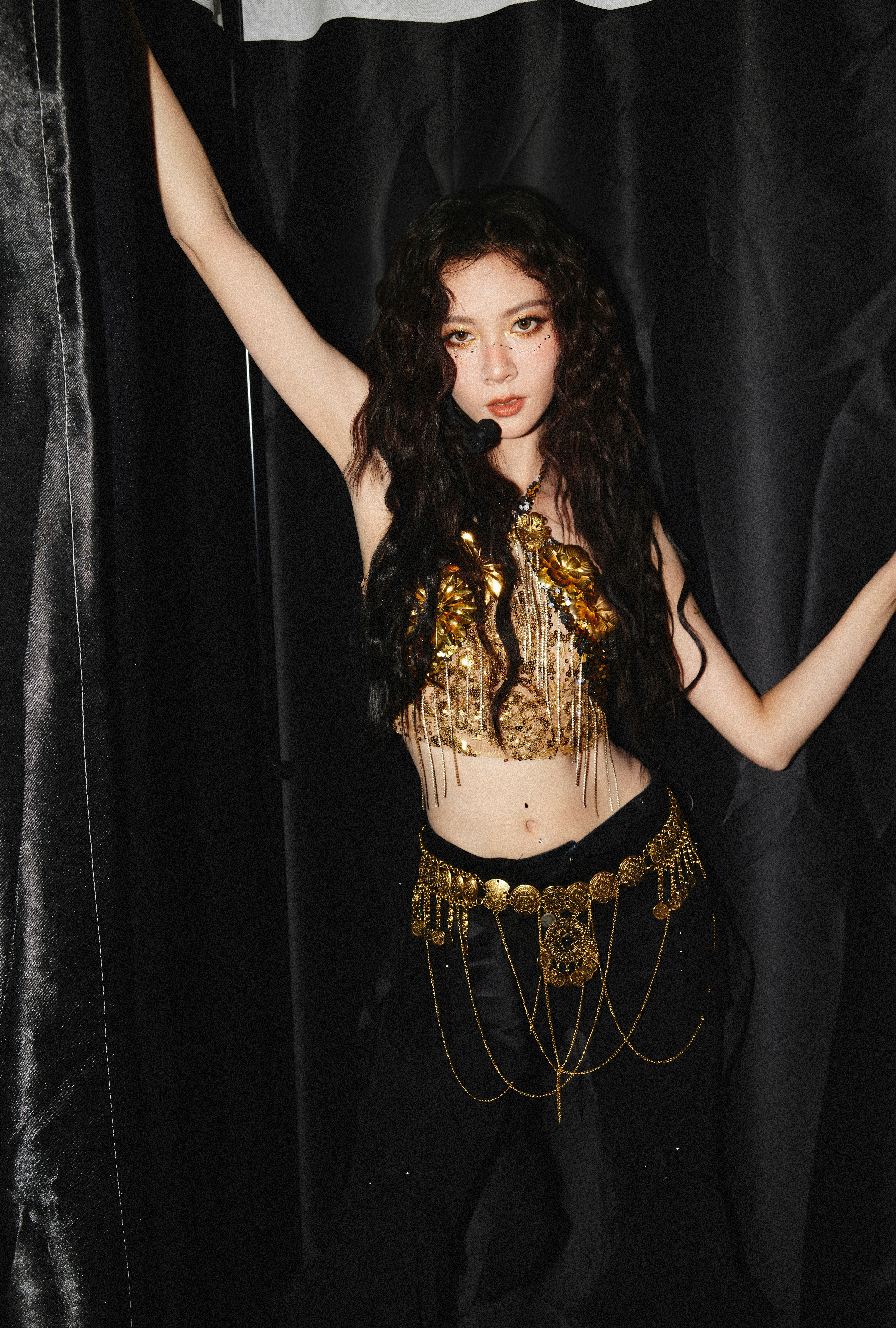 宋妍霏在复制粘贴的时代，你是手写的诗