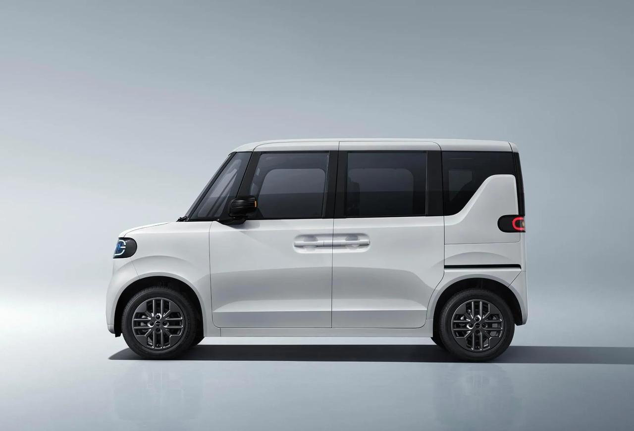 比亚迪进军日本K-car腹地！铃木老板急到喊话“没利润咋做”，年轻人抢着买