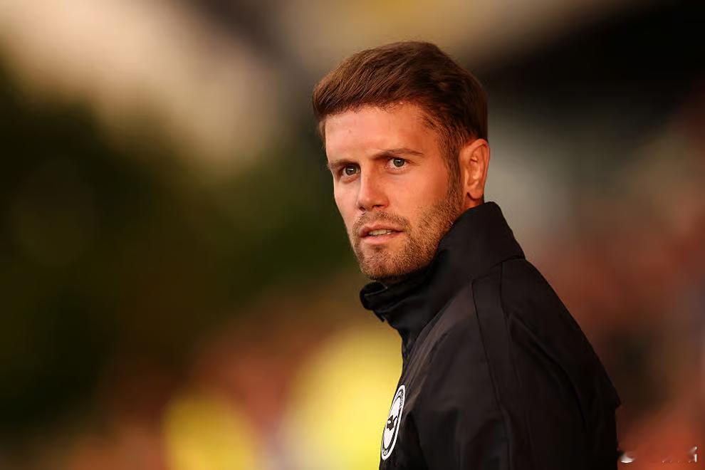 布莱顿vs利兹联其实联赛杯布莱顿踢得并不差，虽然阿森纳是二阵，但实力也很强，布