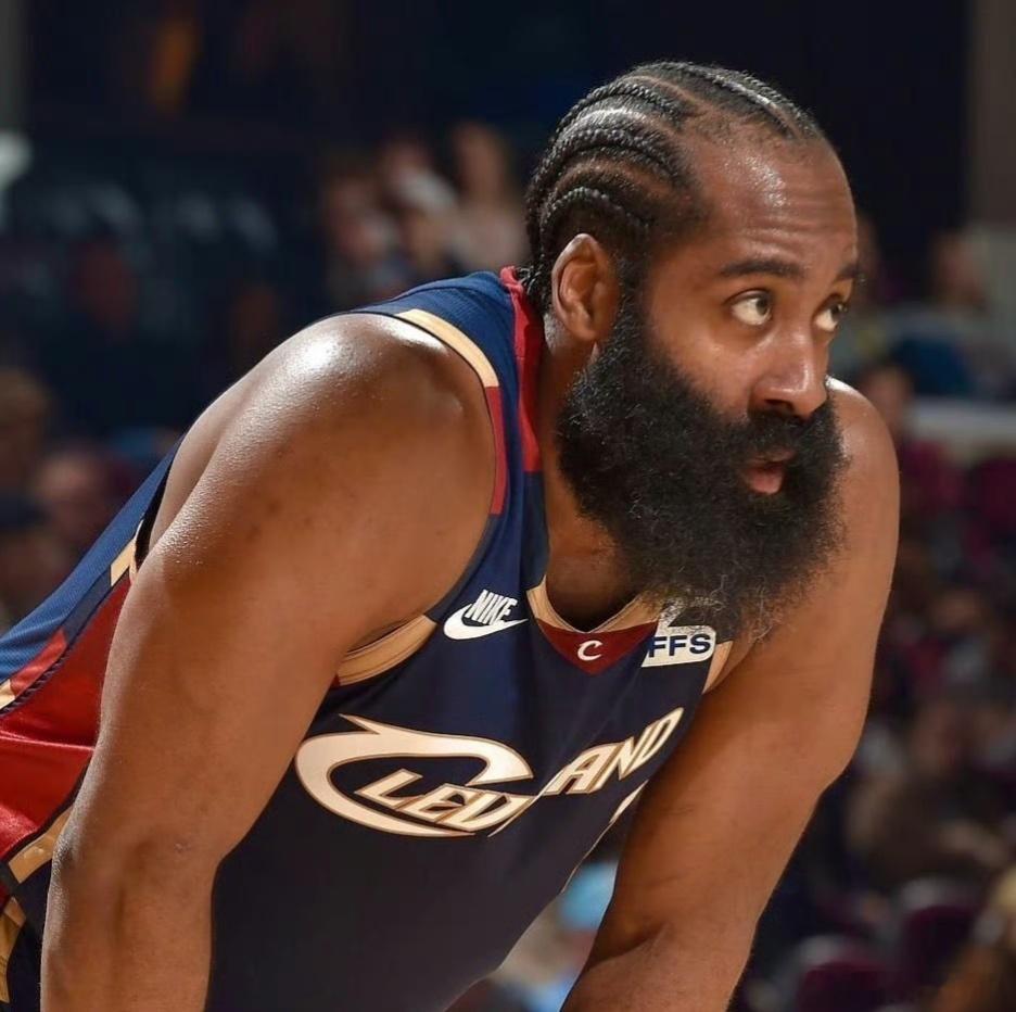 北京时间8月12日，据NBA名记JakeFischer报道，哈登及其团队对骑士
