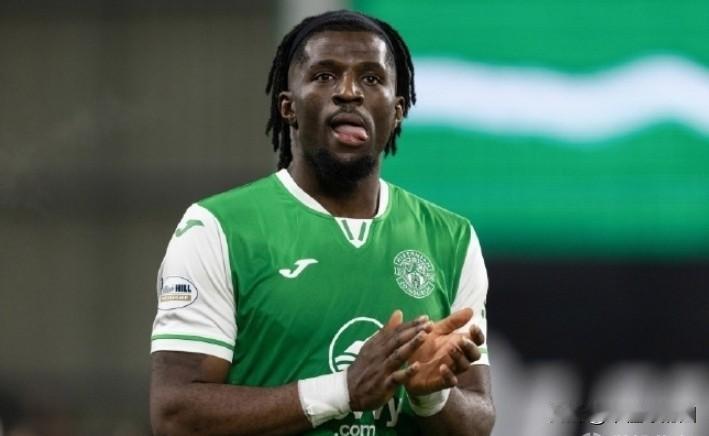 又黑又高又壮的中后卫，泰山冬窗的外援确定了，就是他。在泰山队确定了主教练，助理