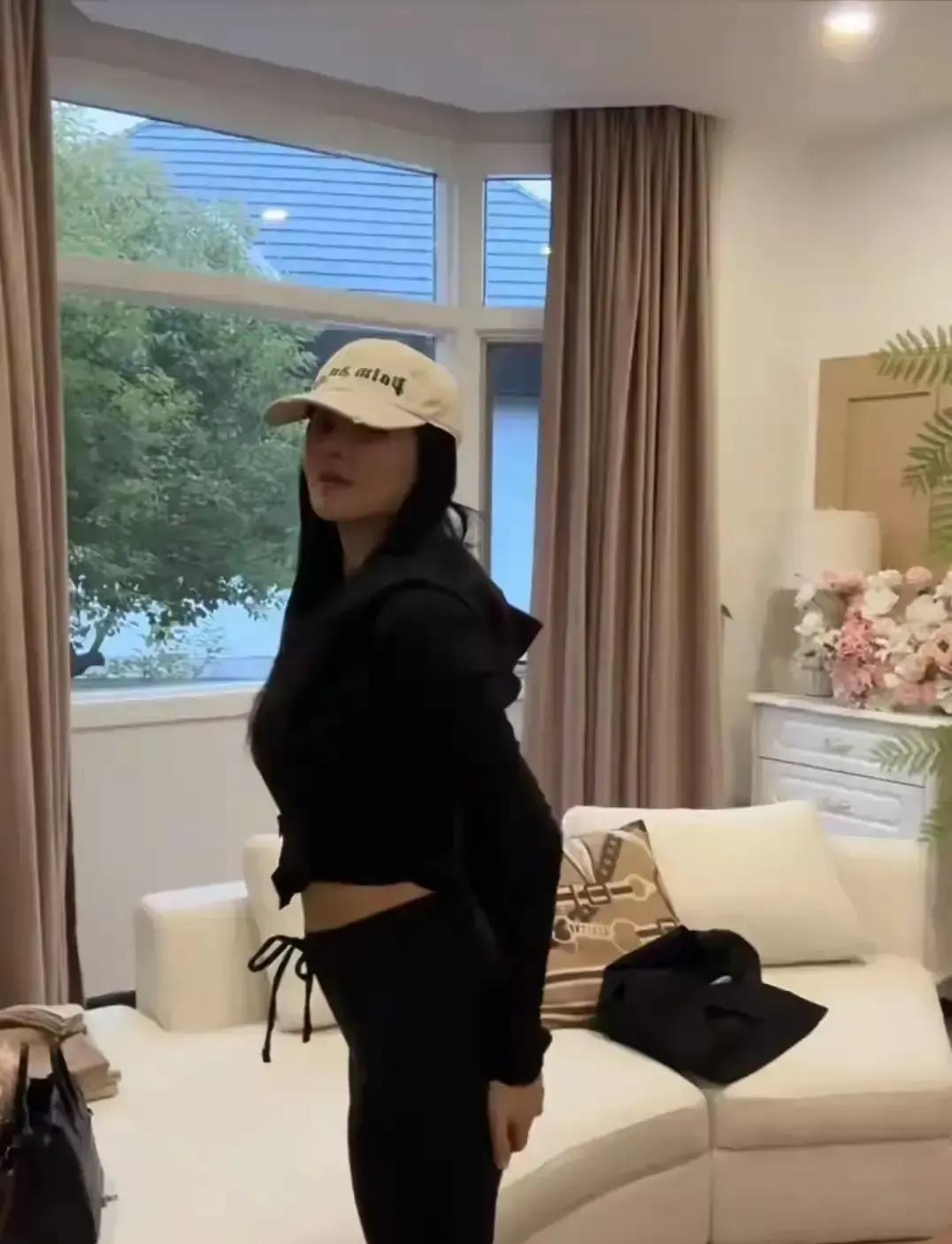 别再信女明星产后一周的腰了。产科医生告诉我一个残酷数据：产后身体真正复原，需要