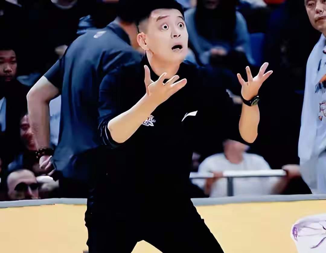 现在整个cba联盟，能称得上流量明星的只有两个人，一个是郭艾伦，一个是杨鸣。你看