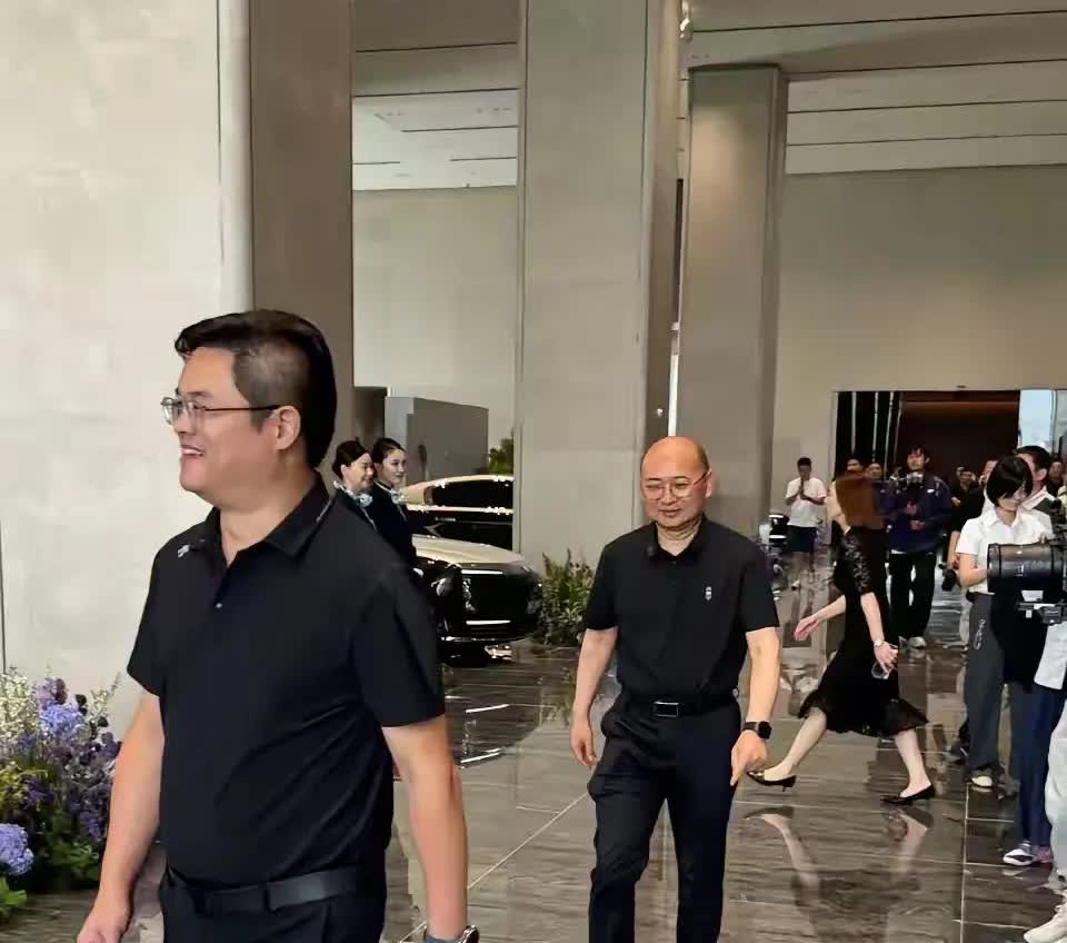 都是供应商买的？尊界S800交付评论区这么多黑子？昨天尊界S800正式交