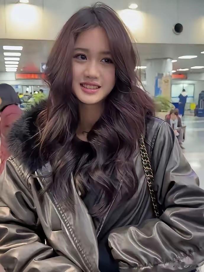钟丽缇家的美貌，是循环款！二女儿张思捷这颜值，完全是妈妈巅峰期的翻版，太绝了…建议老天爷把这种基因全