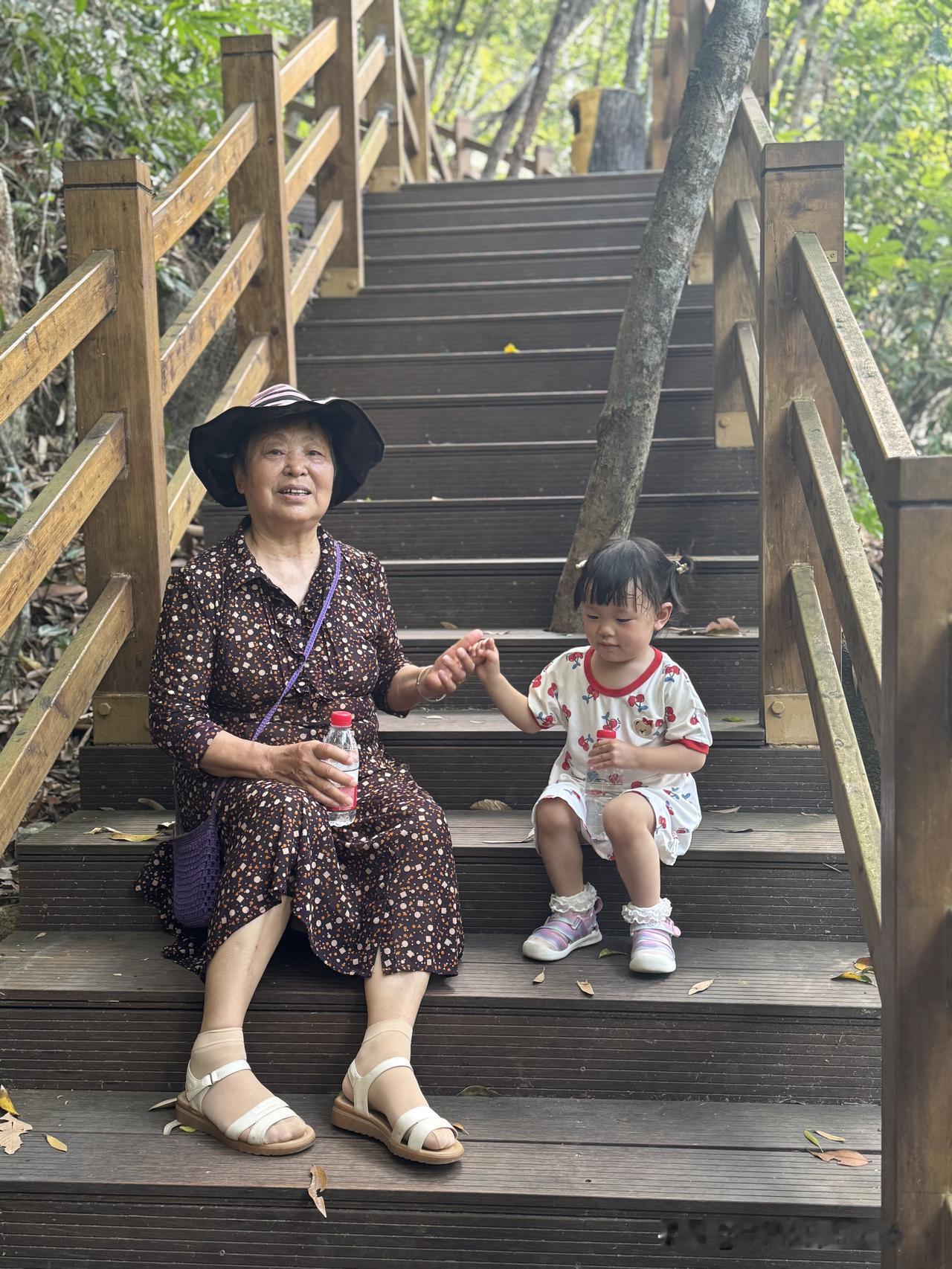 每年的母亲节，我都是给我妈妈封600元的红包。今年的母亲节，我的红包却再也送