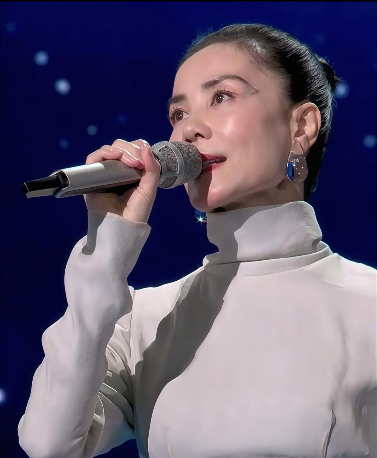 本来以为李亚鹏的錢賺的已经够简单了，没想到王菲的錢才是最好賺的！就比如说参