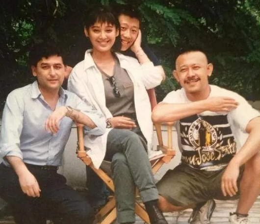 姜文喜欢的四个女人中只有周韵看姜文的眼神不一样，其他的三个都不好拿捏吧！