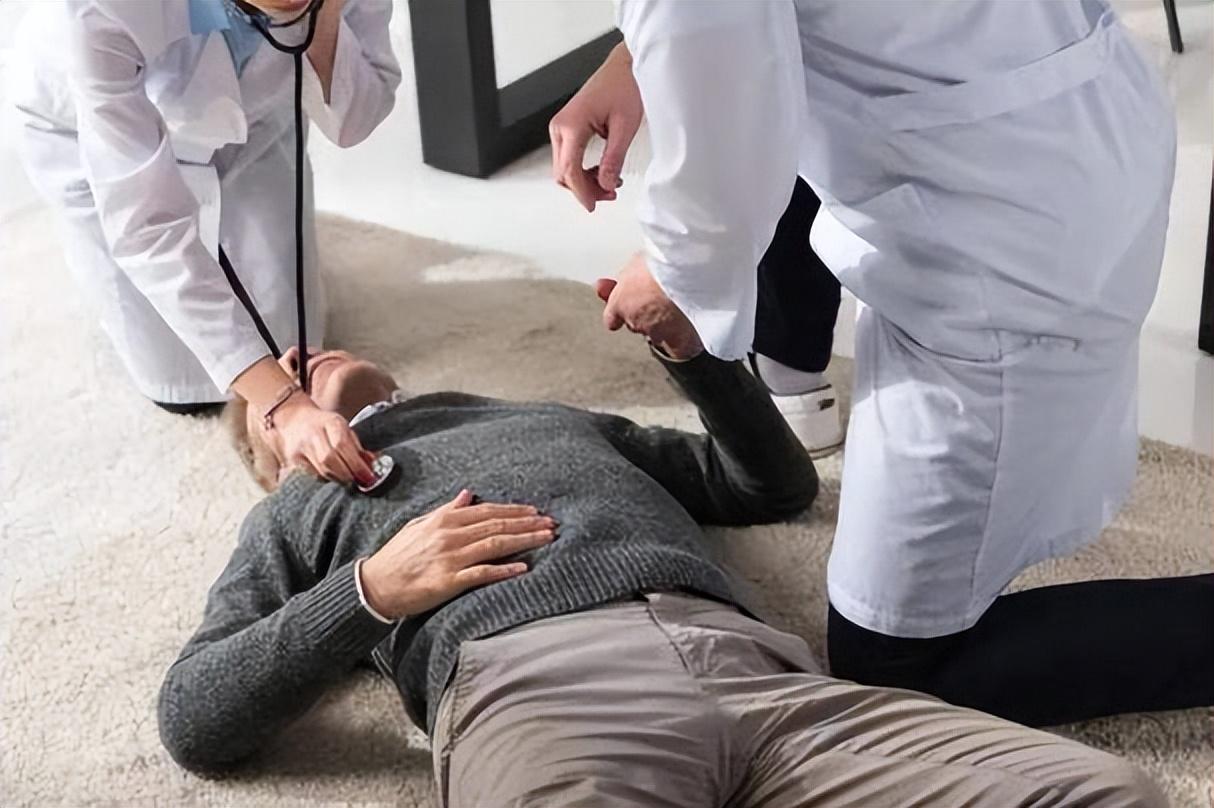 心源性猝死频发，医生直言：宁可多喝茶，也别做这6件伤身事心源性猝死这件事，让