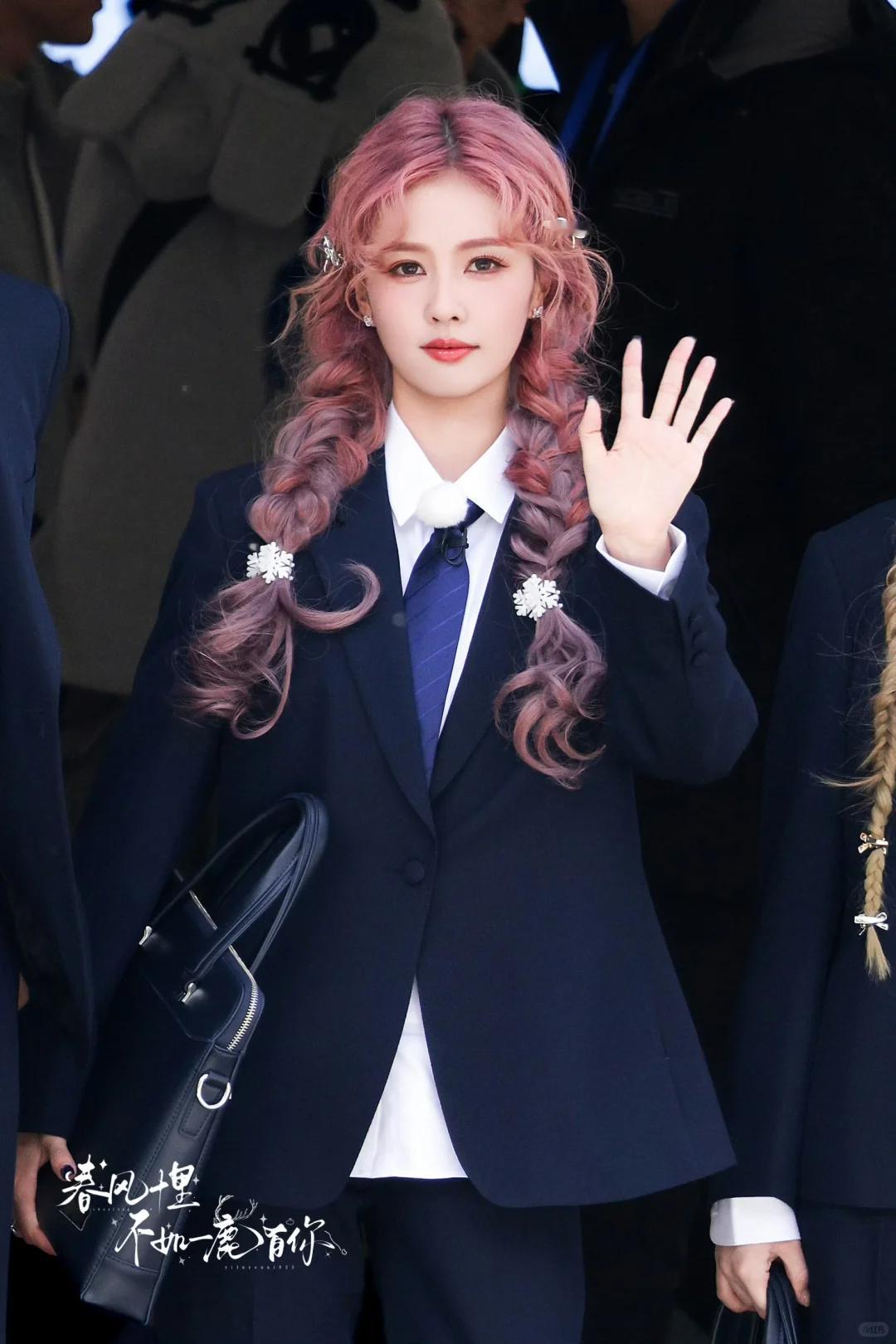 白鹿决定补录鹿鹿真的很珍惜自己的每一个角色和大家的反馈,经过多次对比决定补录莫