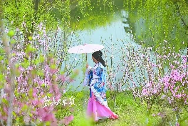 水仙子.咏怀平生历遍雪和霜，换得康宁福寿长。劳形案牍心不慌，趁闲情、兴味