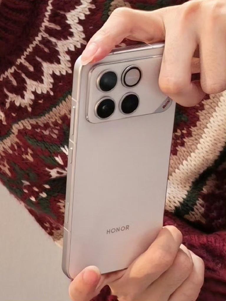 荣耀WIN真机我反复研究，以及结合模具图。右上角那个地方不是散热风扇就是一颗扬声