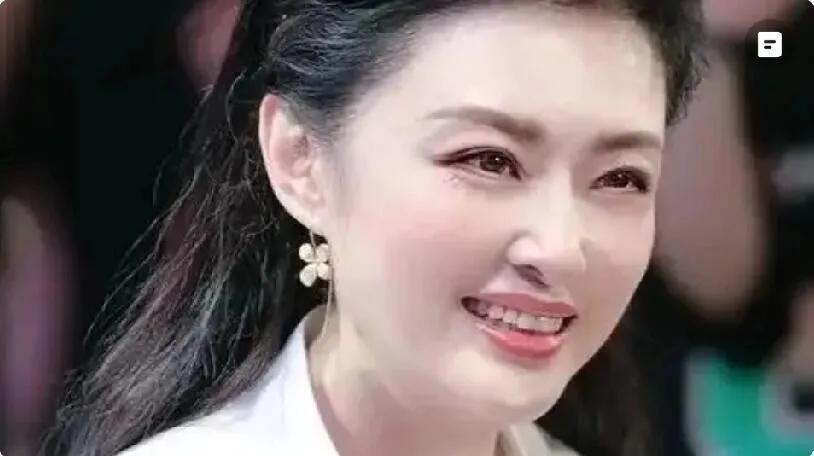 她的颜值真高，是真正的不老女神时间过得也太快了。周涛都已经50多岁了，可一点
