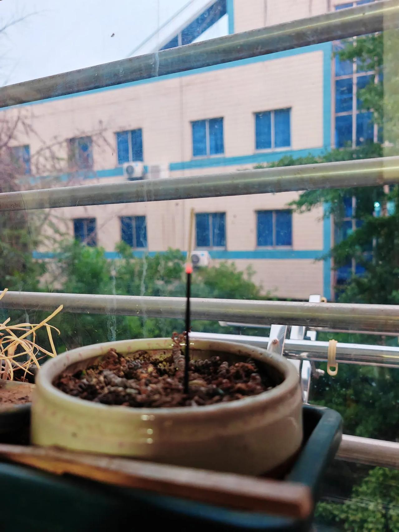 兑现承诺！我为刘昌松点根香，因为股市突破3674点，我太高兴了，都忘了为刘昌松点