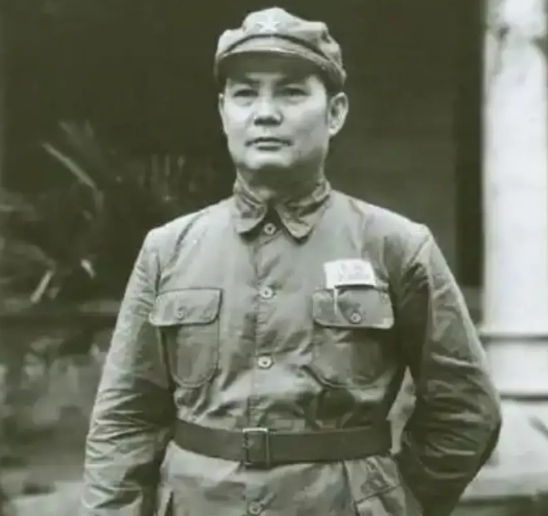 总有人把解放战争时我军的军委总参谋长和解放军总参谋长弄混。实际上，这两个职位