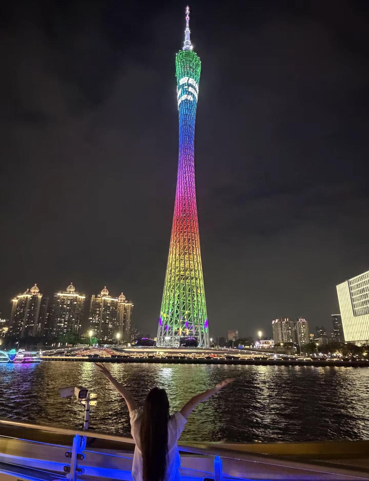 广州珠江夜游看小蛮腰广州珠江夜游广州夜景