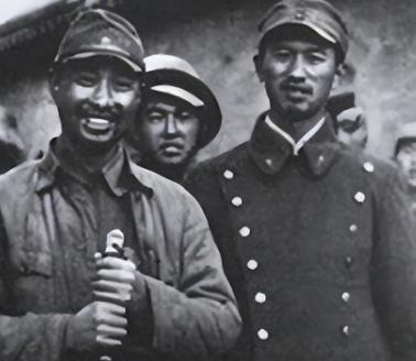 1939年386旅副旅长许世友和政委王新亭打架，旅长陈赓上报师长刘伯承，