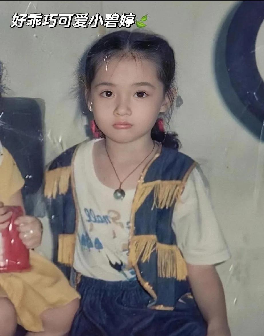 1990年留影曝光，她竟从小美到大还嫁入豪门！瞧这张1990年的老照片，画面