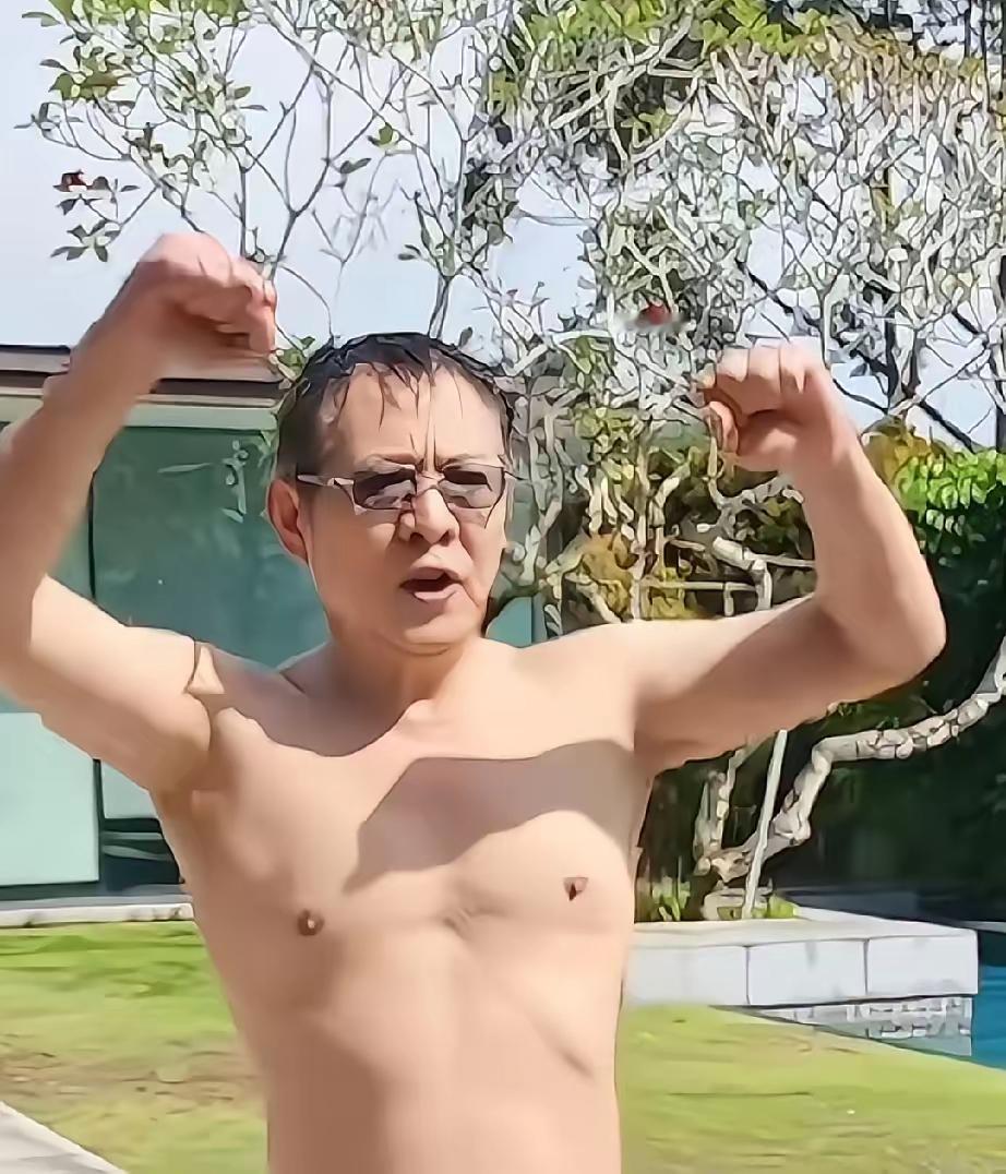 李连杰竟然没有腋毛，我快被抠细节的网友笑疯了大病初愈后的身材不是焦点，肌肉是不