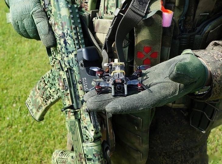 俄罗斯X-120“矢量”无人机是一款超轻型一次性无人机（自杀式无人机），拥有多