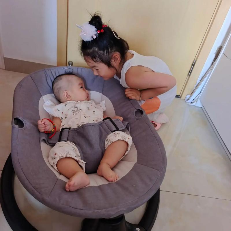 我生了两个女儿后，老公说不再要孩子了，女儿儿子都一样。但意外怀上三胎时，我们都没