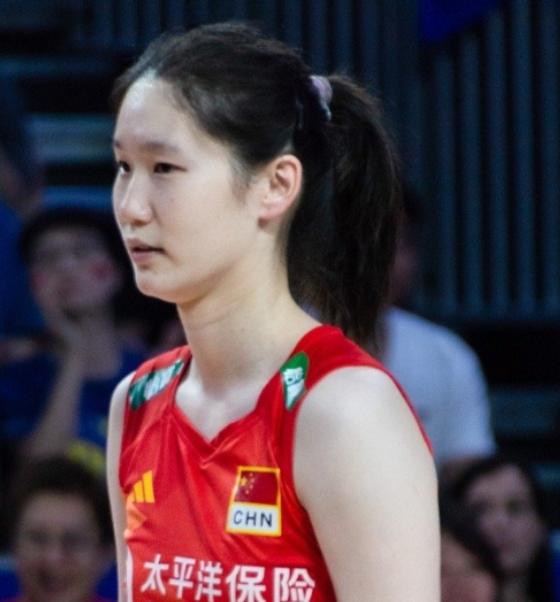 女排联赛战罢10轮，最佳二传的位置竞争越来越激烈，上海女排28岁的许晓婷正以出色