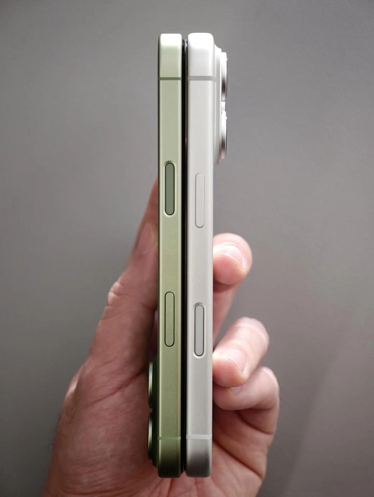 iPhone17升级17pro感受👋上手最明显的感受就是手感很润，虽然重量更重