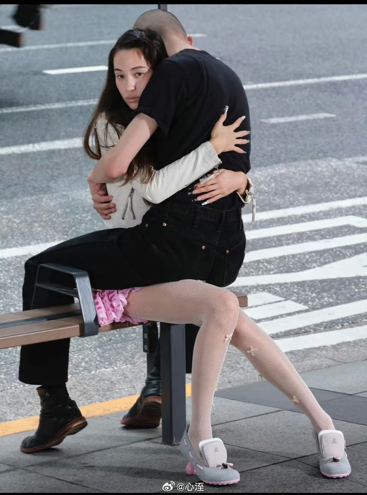 水原希子鞋子广告用这种姿势对拍摄广告有什么好处吗看图鞋子也不是特别突出啊就是这个