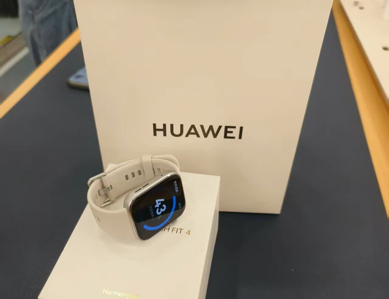承蒙大哥厚爱，喜提华为FIT4不是很贵，但很喜欢，也喜欢他的广告语，因时而动，方