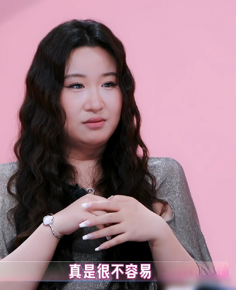 陈妍希终于捅破，陈晓婚前婚后差太多！她上节目公开说，婚前陈晓专门跑剧组探班，生日给她布置一屋子玫瑰，