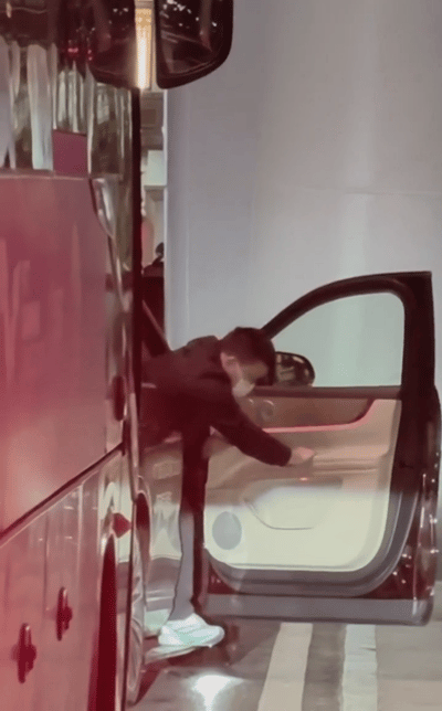 3.14日，莎莎和楚钦前后脚到酒店，莎莎是去吃火锅了吗晚上楚钦打完比赛之后，