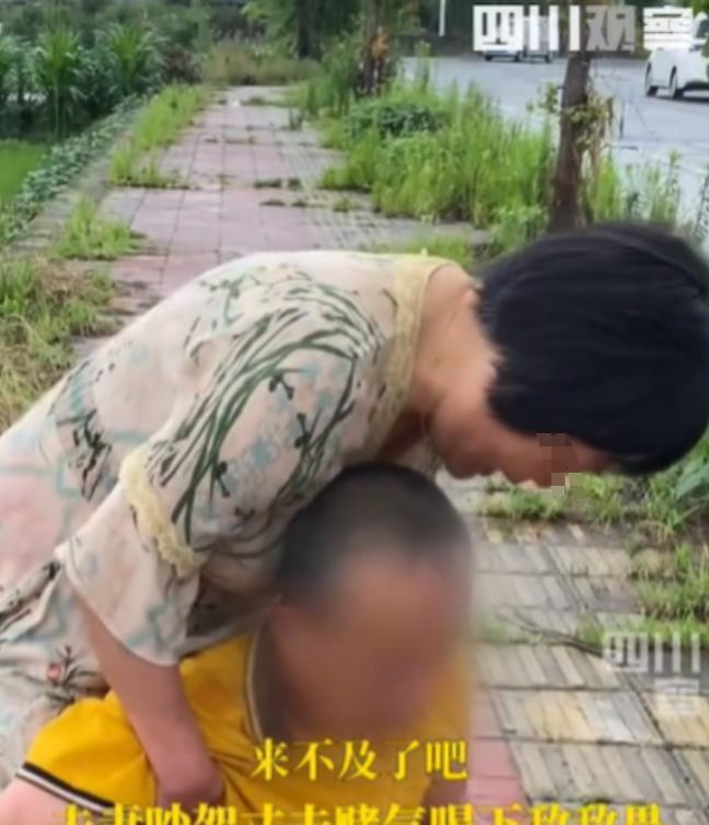 四川德阳，一对夫妻路边激烈争吵，妻子嘴碎数落丈夫，丈夫压抑至极情绪失控，竟拿出敌