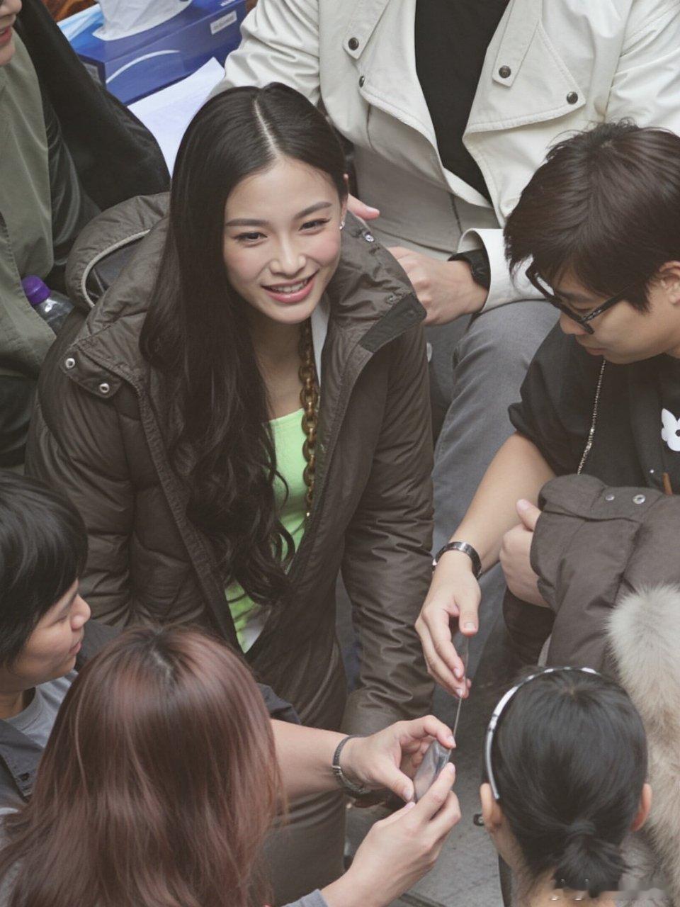 #angelababy#早期拍电影的ab穿着羽绒服也这么美！！！​
