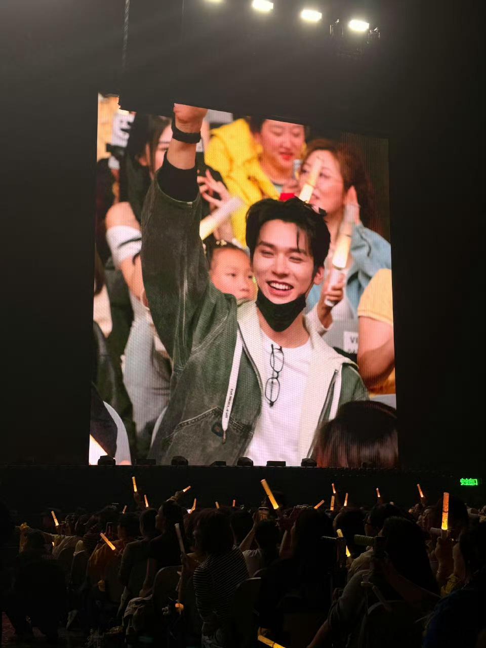 龚俊来看刘宇宁演唱会了刘宇宁南京演唱会刘宇宁南京演唱会迎来惊喜嘉宾龚俊，老友相见