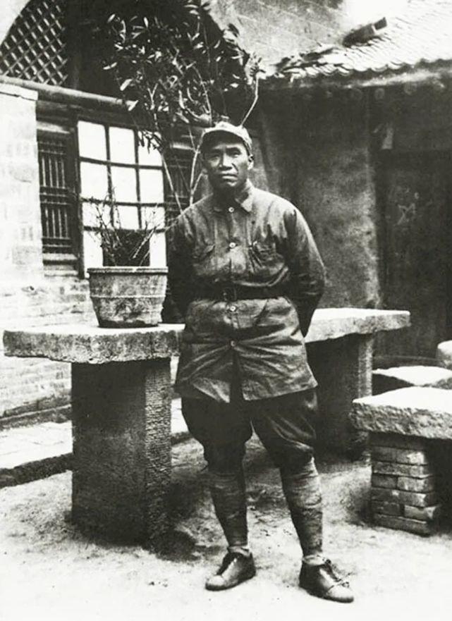 1950年，朱德的外甥许明扬在村里实在过不下去了，就写信给朱德，想要去北京投奔他