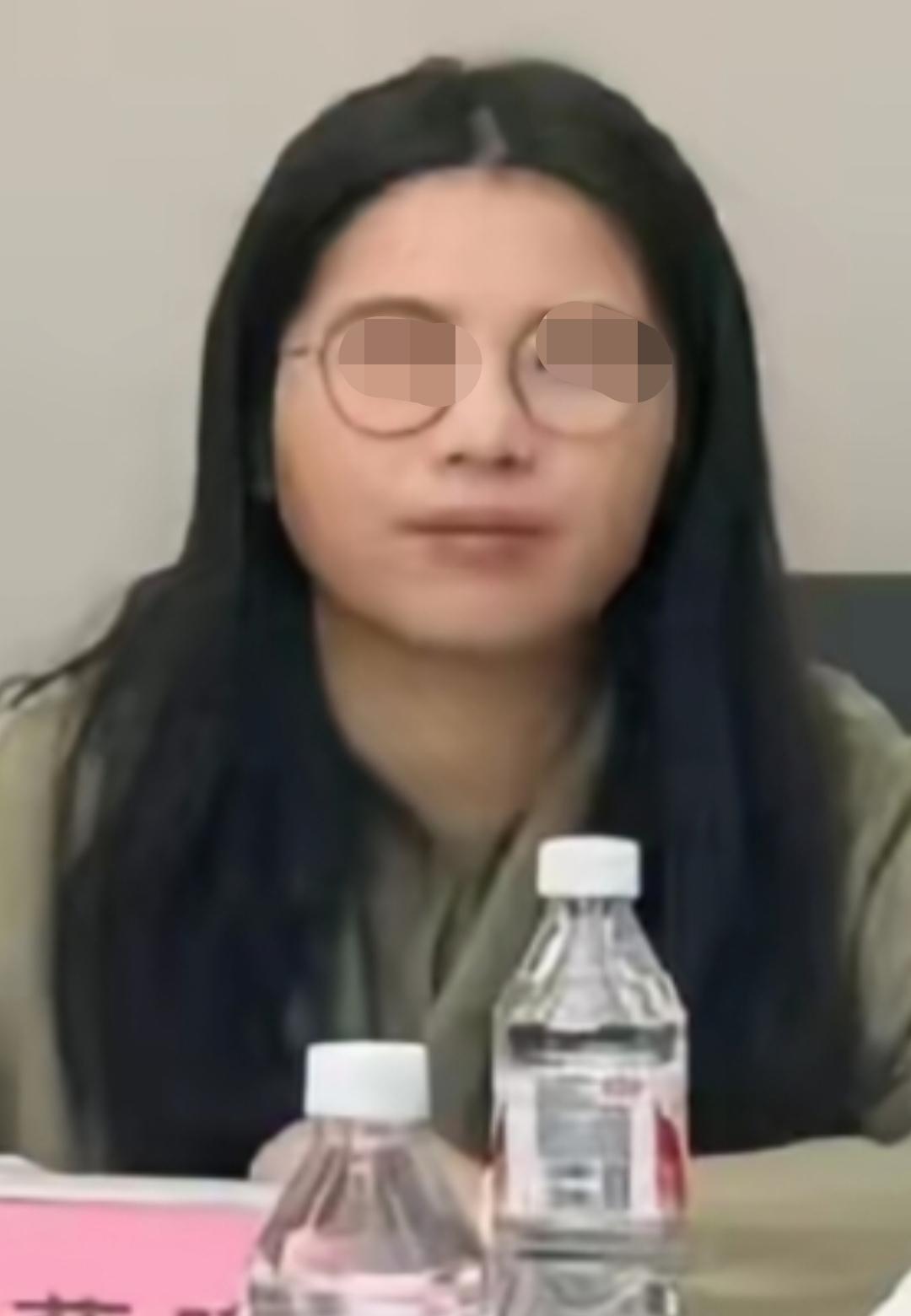 面相果然是骗不了人的，看到彭女士的第一眼，我就觉得她跟一位故人很相似。相信大家都
