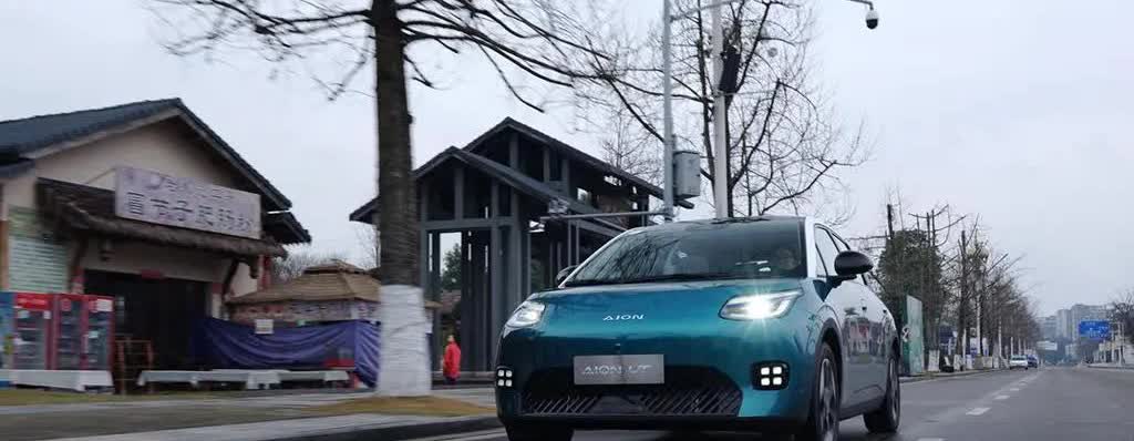 表哥卖掉了燃油车，换成了新能源车，开了两年，告诉我们说：1、省钱是真的。电费