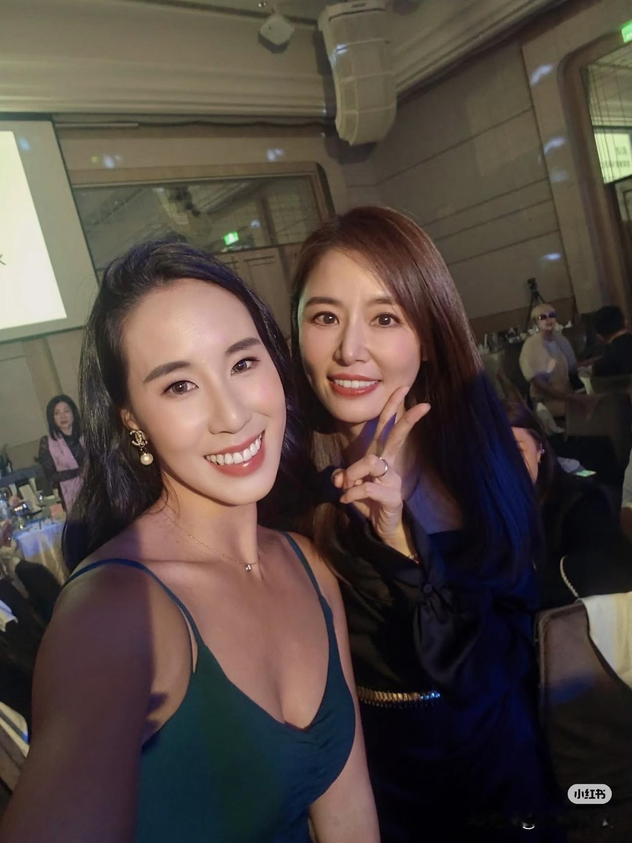 林心如真是春风得意她和霍建华高调为她父母办50年“金婚”晚宴。只是她父母不是离