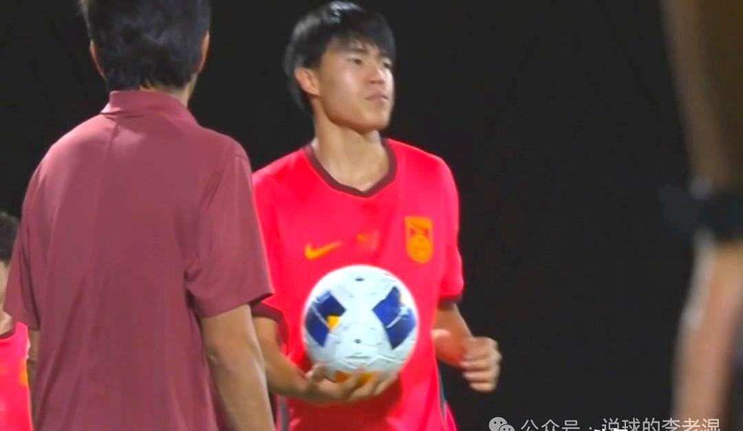 15岁的年纪，多少人还在死磕中考，有个中国小子已经跑到克罗地亚，硬扛着比自己大4