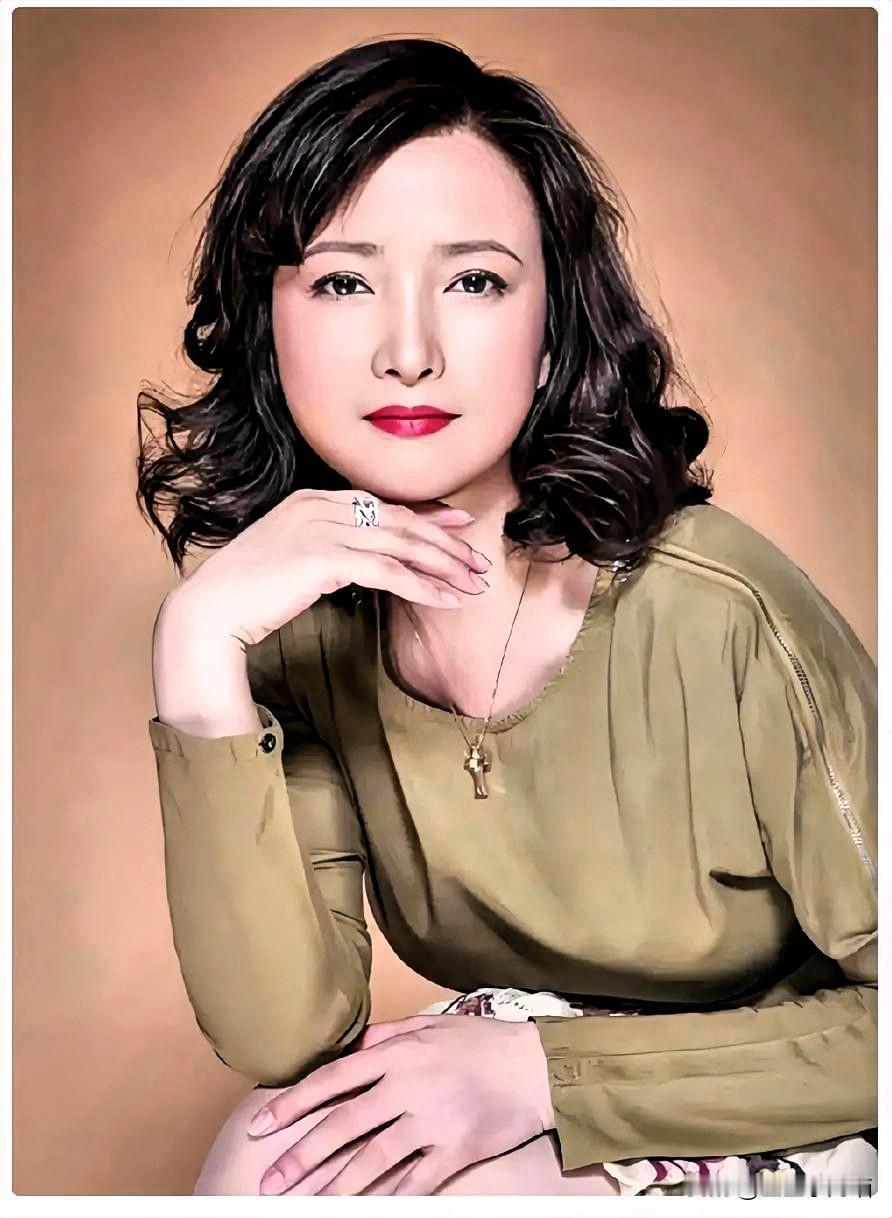 唐国强打了整个娱乐圈的脸。你发现没？何晴生病后，某些前任和好友集体“缺席”。