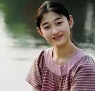 1986年，李小冉如愿考入北舞附中。身体条件被老师评价为“同届最优”，软开度和弹