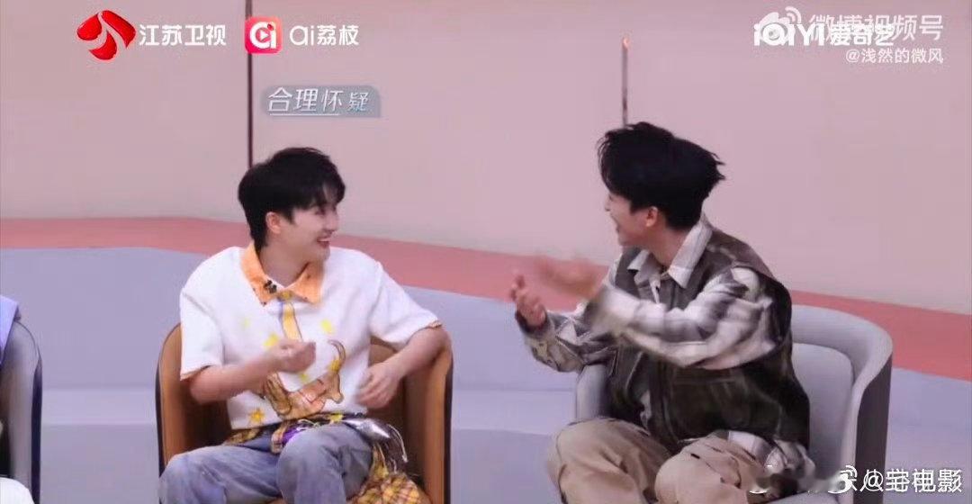 逛三园名场面！刘宇宁想不出词喊“月亮上有月饼”，遭薛之谦质疑，当场用人中发力憋笑